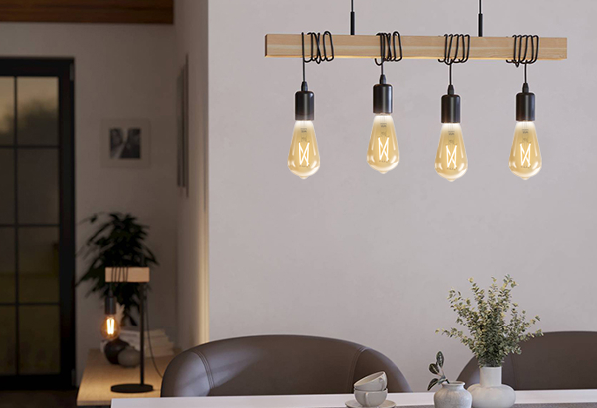 Οι λάμπα τοποθετημένη σε ένα φωτιστικό.